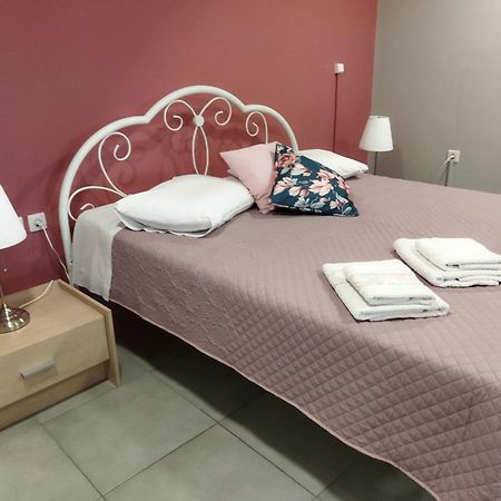 Cozy Apartment Near To The Airport Kouvaras Exterior photo