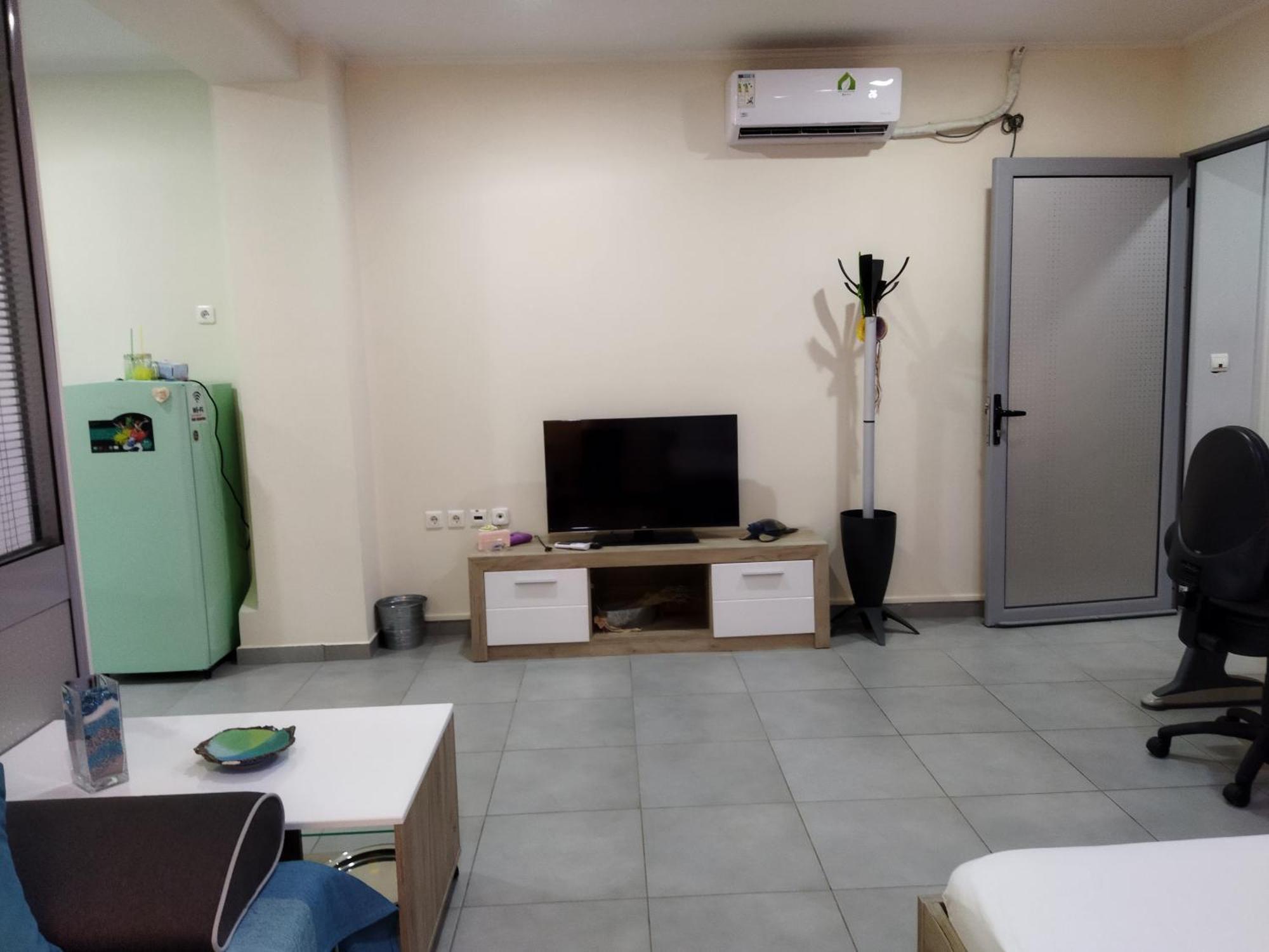 Cozy Apartment Near To The Airport Kouvaras Exterior photo