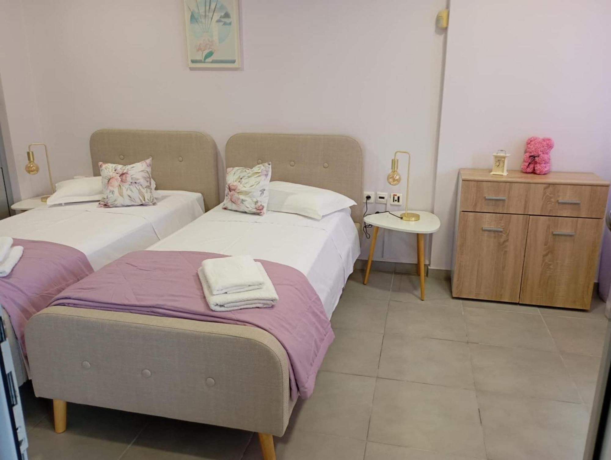 Cozy Apartment Near To The Airport Kouvaras Exterior photo